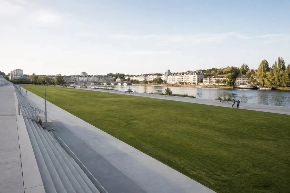 Esplanade Cœur-de-Maine à Angers, vue d’ensemble en bord de Maine